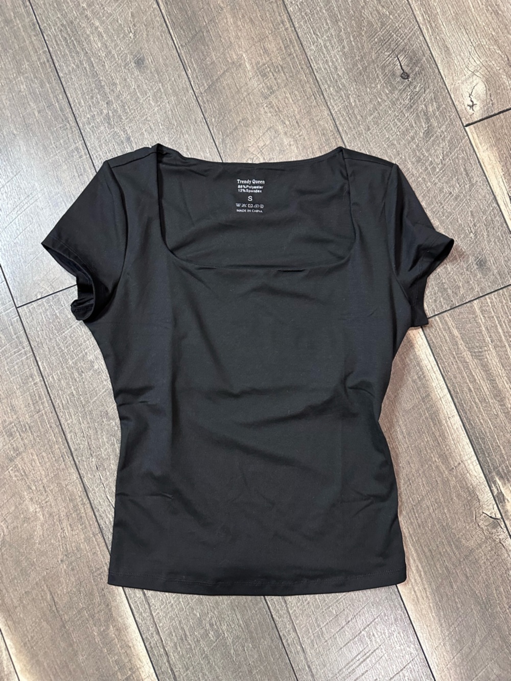 Trendy Queen Black Square Neck Short Sleeve Top